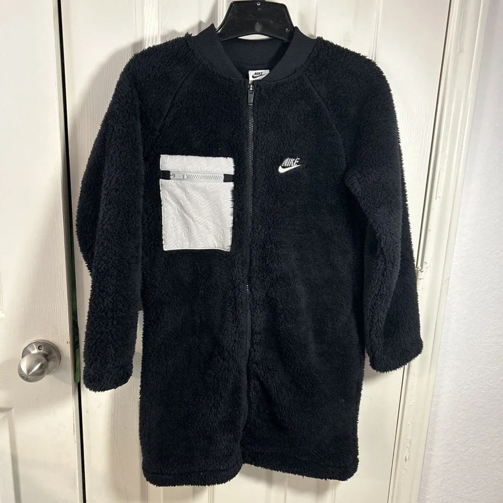 Nike Sportswear Winter Jacket Girls Small Sherpa Long Sleeve Full Zip DV8135-010